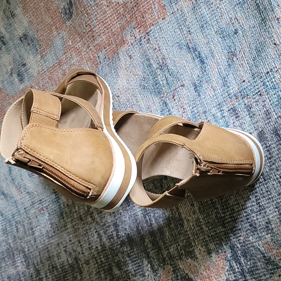 Lifestride Velocity 20 Sandle 9.5 wide - Picture 5 of 6